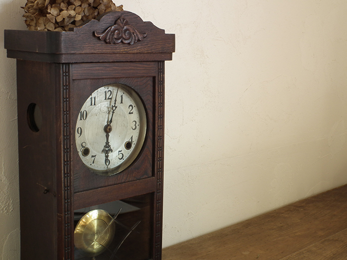 A00182 TRADEMARK アンティーク ネジ巻き式の古い木製振り子時計 