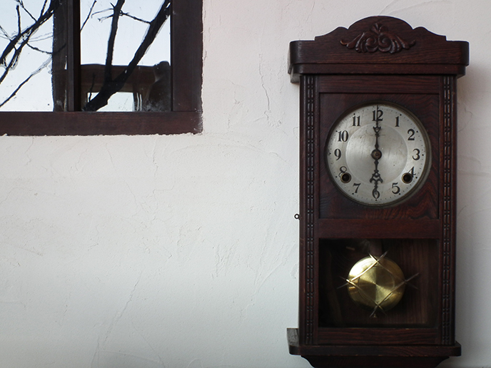 A00182 TRADEMARK アンティーク ネジ巻き式の古い木製振り子時計 