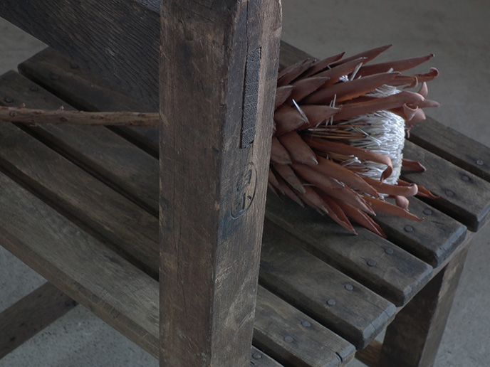 F01837 昭和レトロ 古い小学校の木製椅子 チェア | MANSIKKA