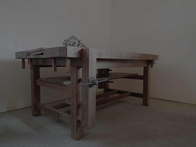C03138 アンティーク 図工室の万力付き作業台 木工用工作台 テーブル
