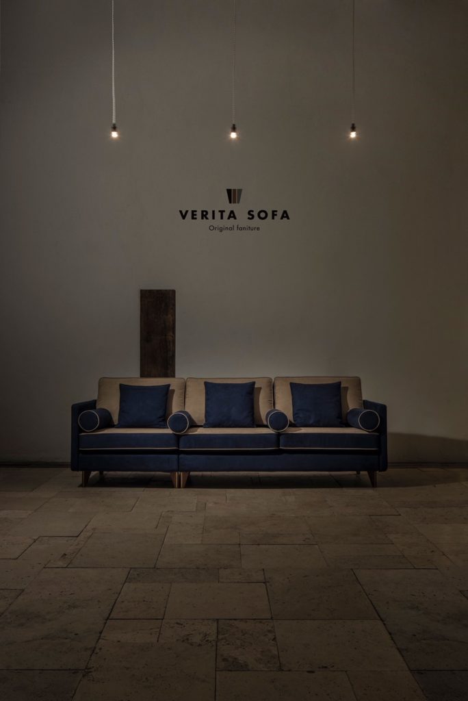 verita sofaのカタログ用画像（夜）